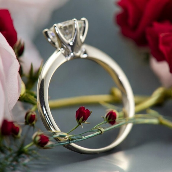 2 CT Round Cut Diamond Solitaire Ring - Picture 4 of 4